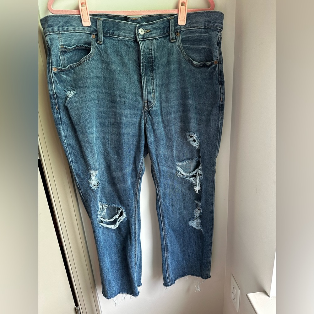 Raw hem jeans w/ holes